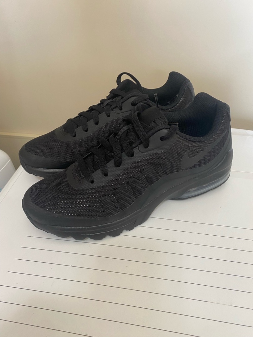 Nike Men's Triple Black Invigor Air-Cushion Sneakers